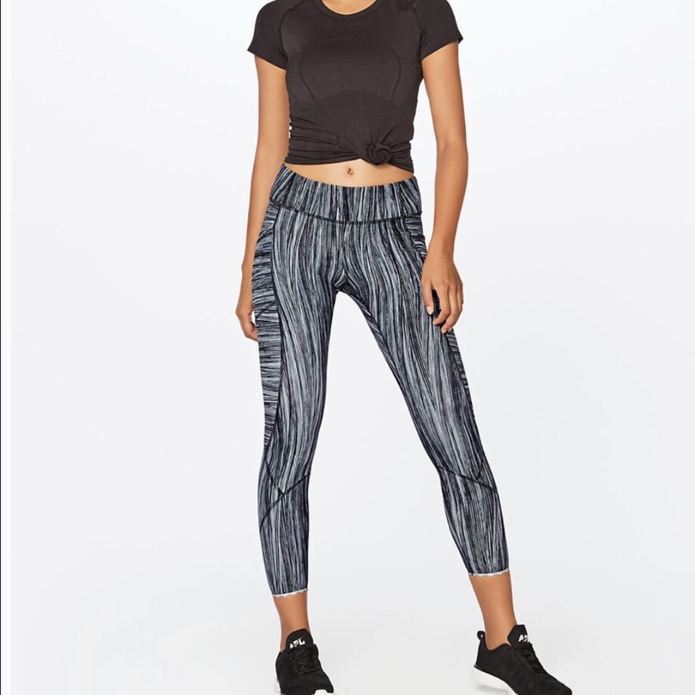 Lululemon tight stuff II crop pants size 6